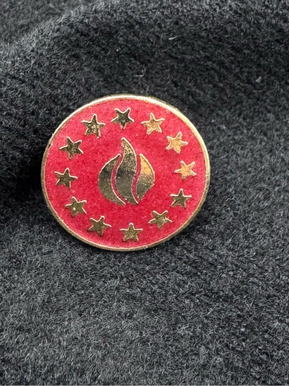 Vtg 1000 Club Stars Flame Religious Lapel Pin Gold Tone Red Enamel Pin Back